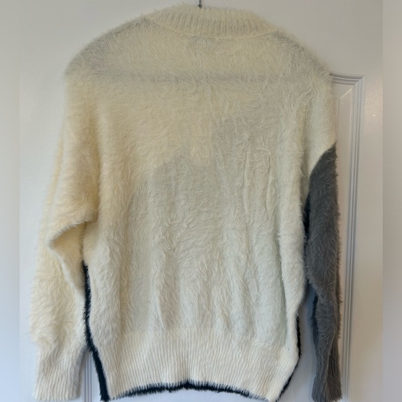 NWT Boutique Brand Fuzzy Color Block Relax Fit Sweater - Picture 7 of 12